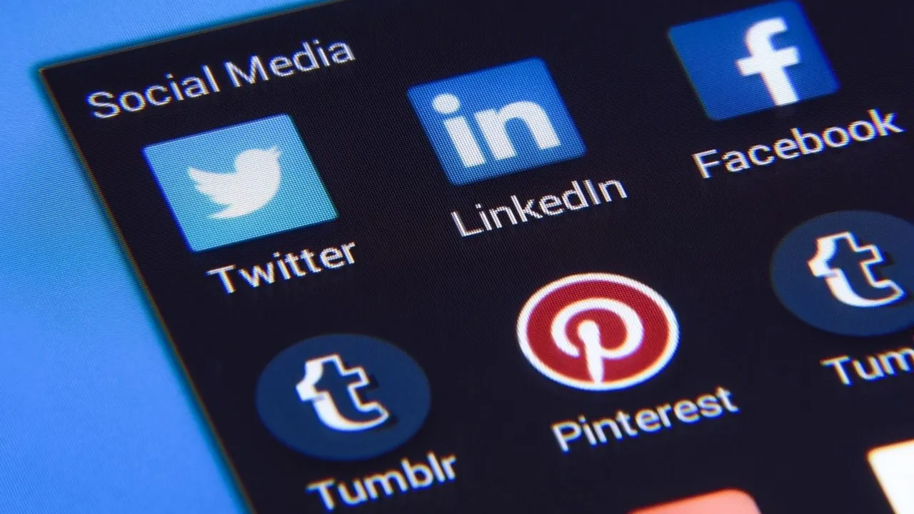 10 Problems With Social Media